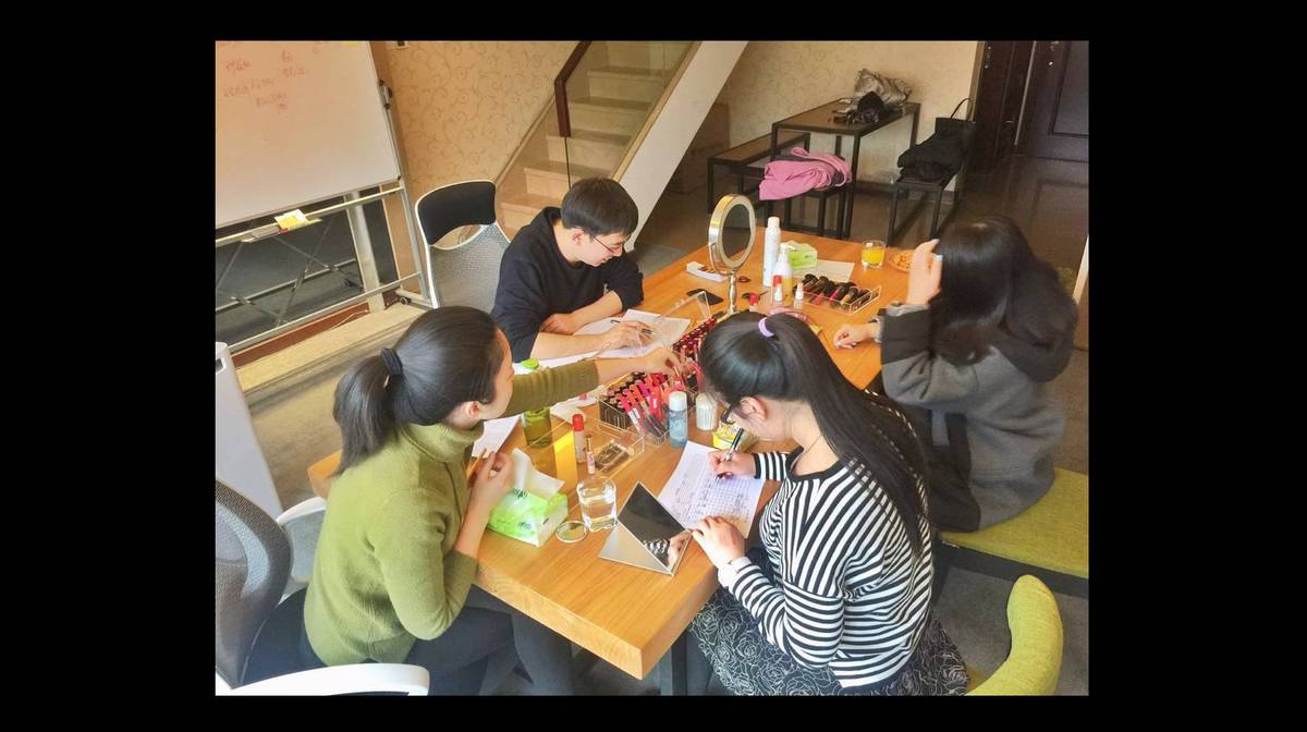 女神进化论寺主人:如何用设计思维,从 0 做到 300 万粉丝?